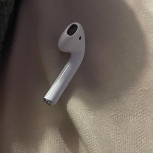 LEFT apple airpod & charging case